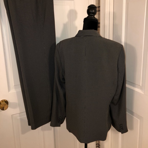 UNIFORM John Paul Richard women’s two piece suit - Picture 7 of 8